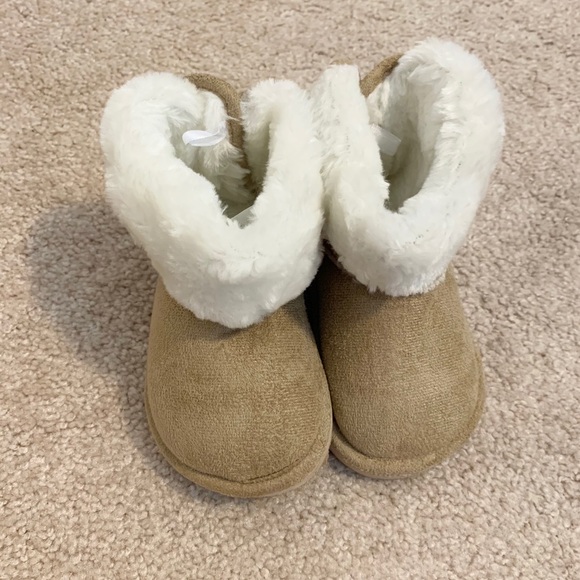 Warm soft toddler boots - Picture 2 of 7